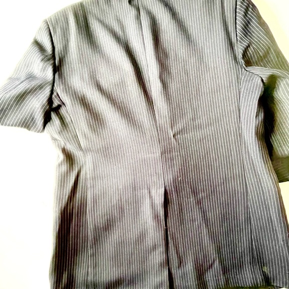Mens suit coat - pin stripe - size 44R - Picture 6 of 7
